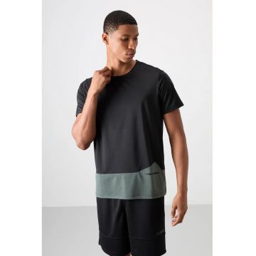 Tricou  barbati - croiala regular-fit - negru - material elastic