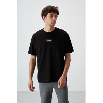 Tricou supradimensionat -  negru - bumbac si poliester - cu imprimeu logo si detaliu patch