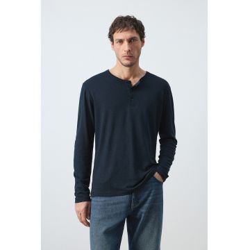 Bluza din amestec de in cu fenta cu nasturi - Bleumarin