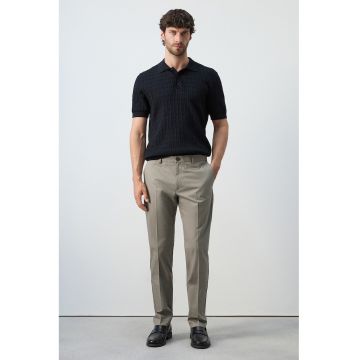 Pantaloni Chino din bumbac cu croaia slim-fit - Maro nisip