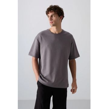Tricou barbatesc  supradimensionat - gri antracit - bumbac si poliester - cu detaliu brodat