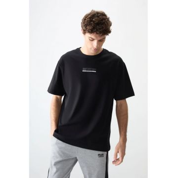 Tricou barbati  supradimensionat - bumbac 100% - negru - cu logo aplicat