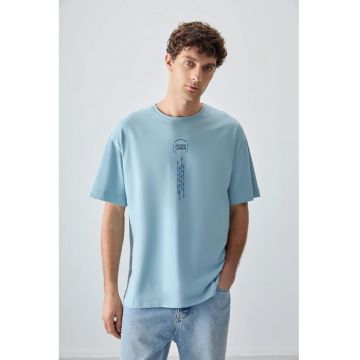 Tricou barbati -  supradimensionat - imprimat pe spate - albastru deschis - 100% bumbac