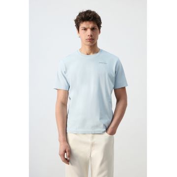 Tricou cu decolteu la baza gatului si imprimeu grafic - Albastru pastel