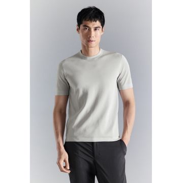 Tricou cu decolteu la baza gatului si model uni - Alb fildes