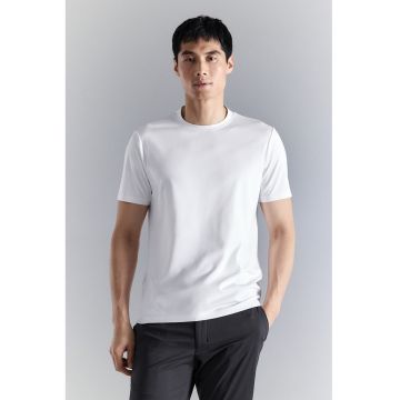 Tricou cu decolteu la baza gatului si model uni - Alb optic