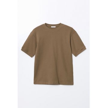 Tricou cu decolteu la baza gatului si model uni - Maro deschis