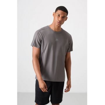 Tricou  Gri inchis - 100% poliester - pentru barbati - cu guler rotund si maneca scurta