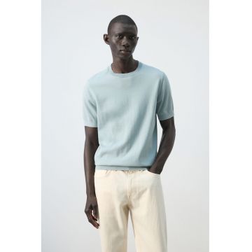 Tricou tricotat fin cu decolteu la baza gatului - Verde pal
