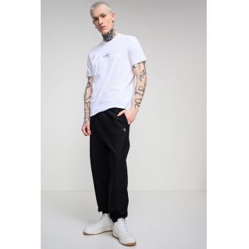 Tricou cu decolteu la baza gatului si logo - Alb