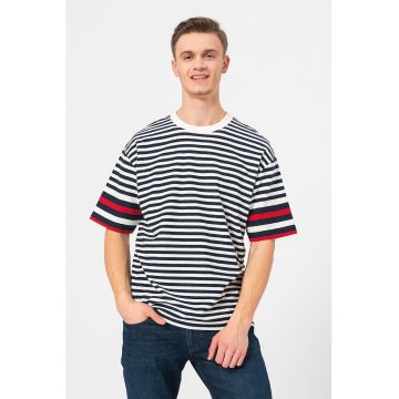 Tricou cu decolteu la baza gatului - model in dungi si maneci cazute