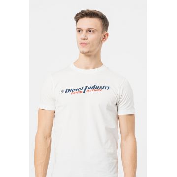 Tricou cu decolteu la baza gatului si logo T-Diegor