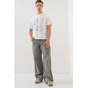 Tricou cu decolteu la baza gatului si imprimeu - Negru stins/Alb murdar