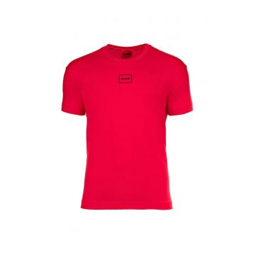 Tricou de casa cu decolteu la baza gatului si logo - Rosu