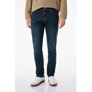 Blugi slim fit cu talie medie - Albastru indigo inchis