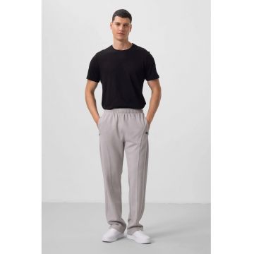 Pantaloni - Barbati - Pantaloni Palazzo TOMMY pentru Barbati cu Blocuri de Culoare - Gri Deschis -