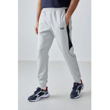 Pantaloni de trening - Barbati - Pantaloni de trening din TOMMY pentru barbati - croiala regular - Gri deschis -