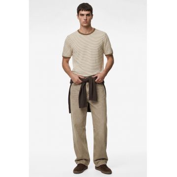 Tricou cu decolteu la baza gatului si model in dungi