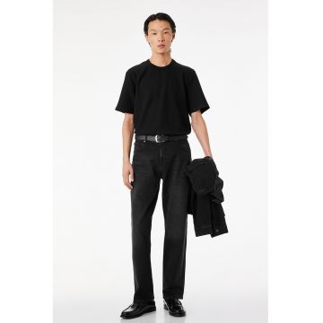 Tricou regular fit cu decolteu la baza gatului - Negru