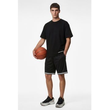 Tricou regular fit cu decolteu la baza gatului - Negru