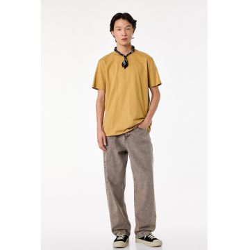 Tricou uni cu decolteu la baza gatului - Galben mustar
