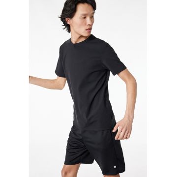 Tricou uni cu decolteu la baza gatului - Negru