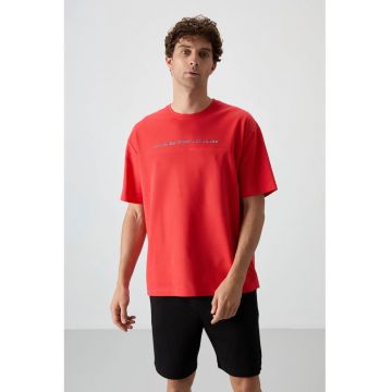 Tricou barbati -  supradimensionat - rosu - bumbac si poliester - cu imprimeu si broderie
