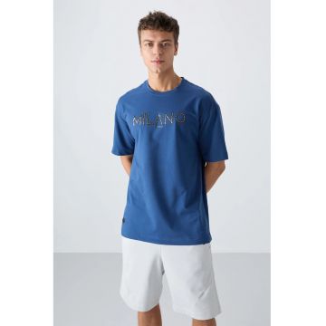 Tricou  supradimensionat cu guler rotund - imprimeu Albastru Moroccan - barbati