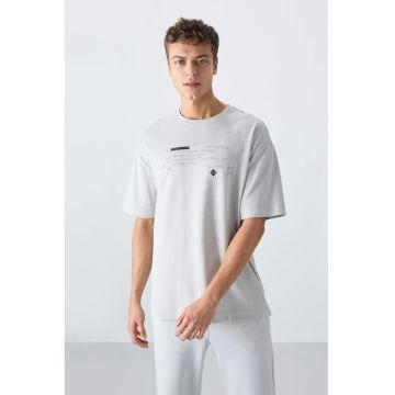 Tricou  supradimensionat - gri deschis - bumbac si poliester - imprimeu pe spate