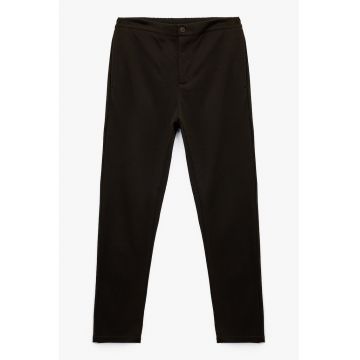 Pantaloni uni din material pique - Maro inchis