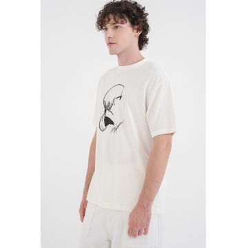 Tricou cu decolteu la baza gatului si imprimeu logo - Alb fildes