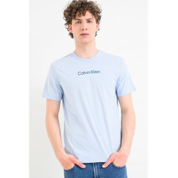 Tricou cu decolteu la baza gatului si imprimeu logo - Albastru pastel