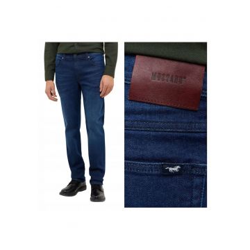 Blugi drepti pentru barbati -  Marimea 33/34 - Albastru - Model Washington straight - Croiala regulara clasica - Talie medie normala - Inchidere sigura cu fermoar - Denim calitativ durabil