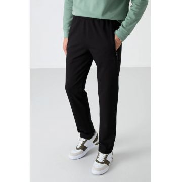 Pantaloni de trening - Barbati - Pantaloni de trening TOMMY pentru croiala Negru -