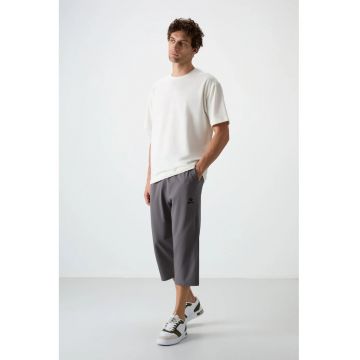 Pantaloni scurti - Barbati - Pantaloni scurti Capri TOMMY pentru barbati cu talie medie si Gri carbune -