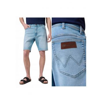Pantaloni scurti de blugi -  Marimea 30 - Albastru - Model Texas Shorts - Croiala regulara dreapta - Inaltime medie a taliei standard - Inchidere practica cu fermoar metalic robust