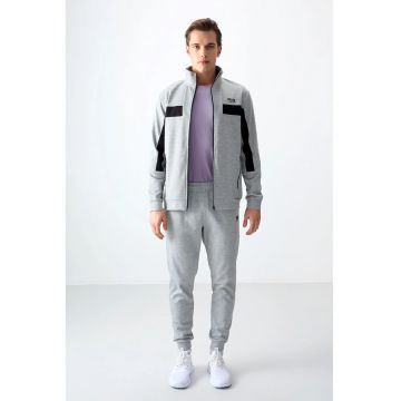 Set trening si pantaloni  gri deschis - fleece - pentru barbati