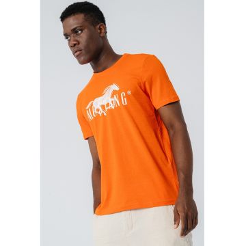 Tricou cu decolteu la baza gatului si imprimeu logo - Alb/Portocaliu stins