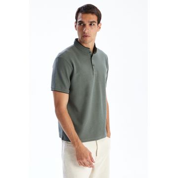 Tricou cu fenta cu nasturi - Kaki