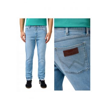 Blugi Dla Barbati -  Marimea 30/34 - Albastru - Larston - Croiala Slim Fit - Model Conic Ajustat - Talie Medie - 5 Buzunare