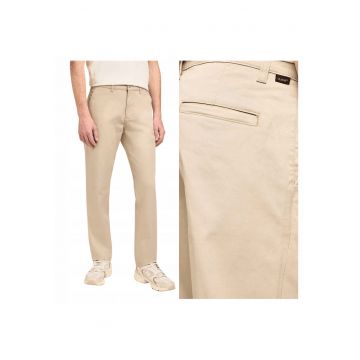 Pantaloni lungi tip chino -  Marimea 34/34 - Bej - Model CHINO REGULAR - Croiala complet dreapta Straight fit - Material confortabil din 98% bumbac si 2% elastan - Inchidere fermoar - 5 buzunare