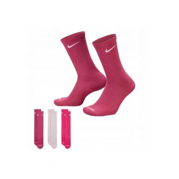 Set Sosete Sport  Sx6888 940 Marime 42 46 Tehnologie Dri Fit Pentru Gestionarea Umiditatii Amortizare Suplimentara In Zona Degetelor Si Calcai Suport Pentru Arc Tocuri Si Degete Intarite Multicolor 3 Buc