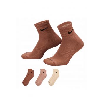 Set Sosete Unisex  Sx6890 968 Marime 46 50 Amortizare In Partea Din Fata A Piciorului Si A Calcaiului Tehnologie Dri Fit Banda Elastica De Sustinere A Arcului Piciorului Material Respirabil In Partea Superioara Multicolor 3 Buc