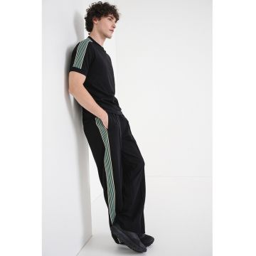 Pantaloni de trening cu croiala dreapta si detaliu logo - Negru