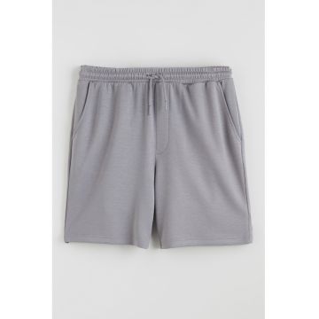 Pantaloni scurti de trening cu buzunare oblice frontale - Gri