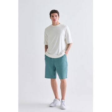 Pantaloni scurti relaxed fit din bumbac cu buzunar aplicat pe spate - Albastru teal
