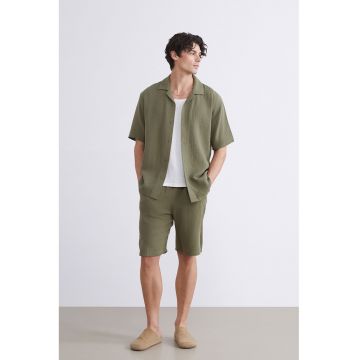 Pantaloni scurti relaxed fit din bumbac cu buzunar aplicat pe spate - Verde masliniu inchis