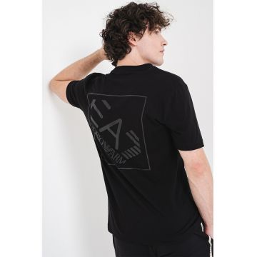Tricou cu decolteu la baza gatului si imprimeu logo discret - Negru