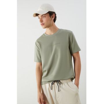 Tricou cu decolteu la baza gatului si imprimeu text - Kaki