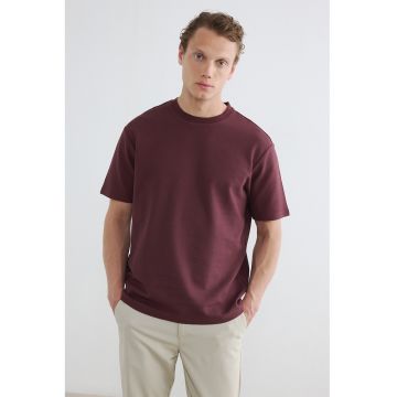 Tricou cu decolteu la baza gatului si model uni - Visiniu inchis